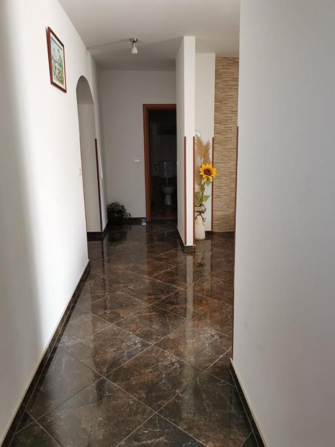 Apartment Dalmatini Tar-Vabriga Exterior photo