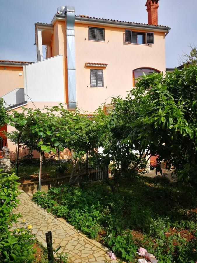 Apartment Dalmatini Tar-Vabriga Exterior photo